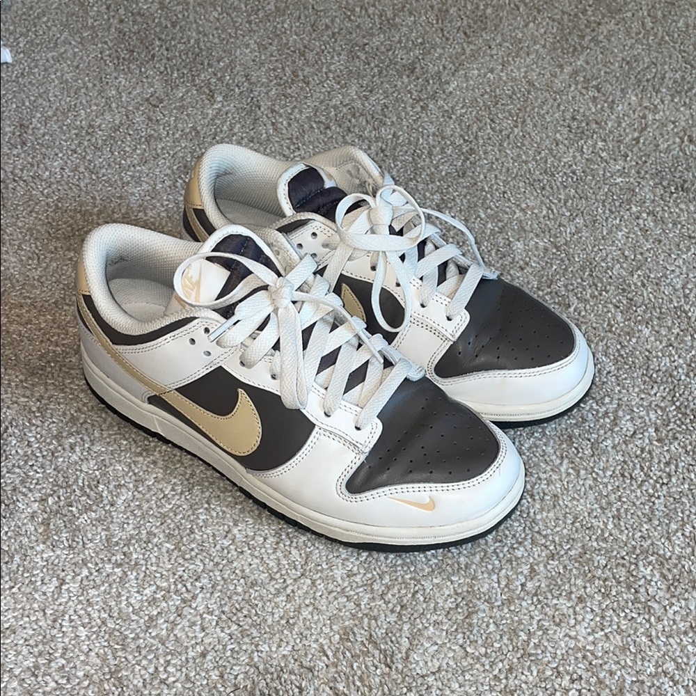 NIKE WOMENS DUNK LOW ‘IRONSTONE SESAME’